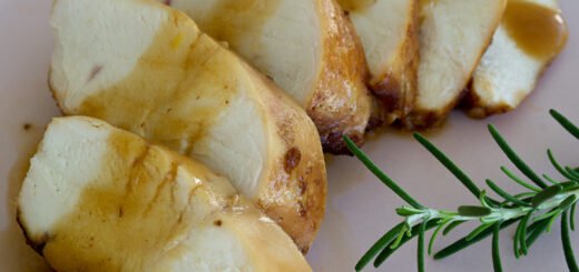 Peito de frango com laranja e alecrim