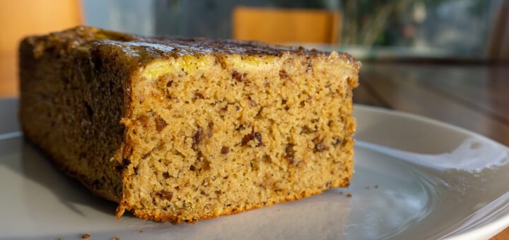 Bolo de Aveia, banana e passas