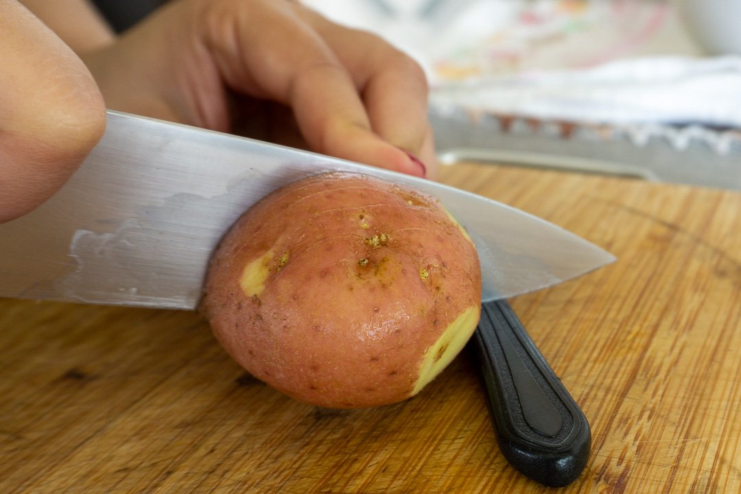 cortando as batatas