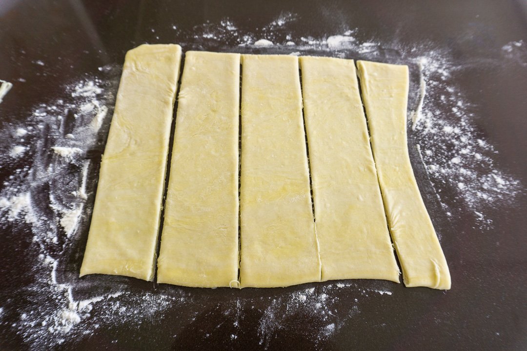 Tiras de massa folhada para o mil folhas