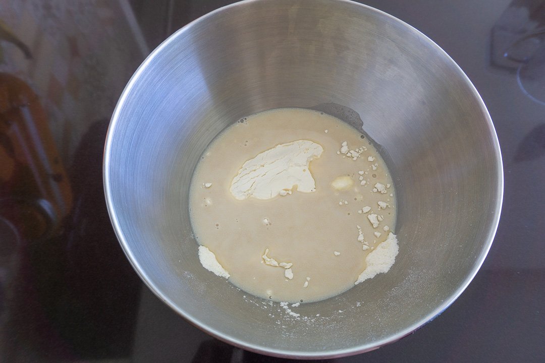 Misturando os ingredientes da massa