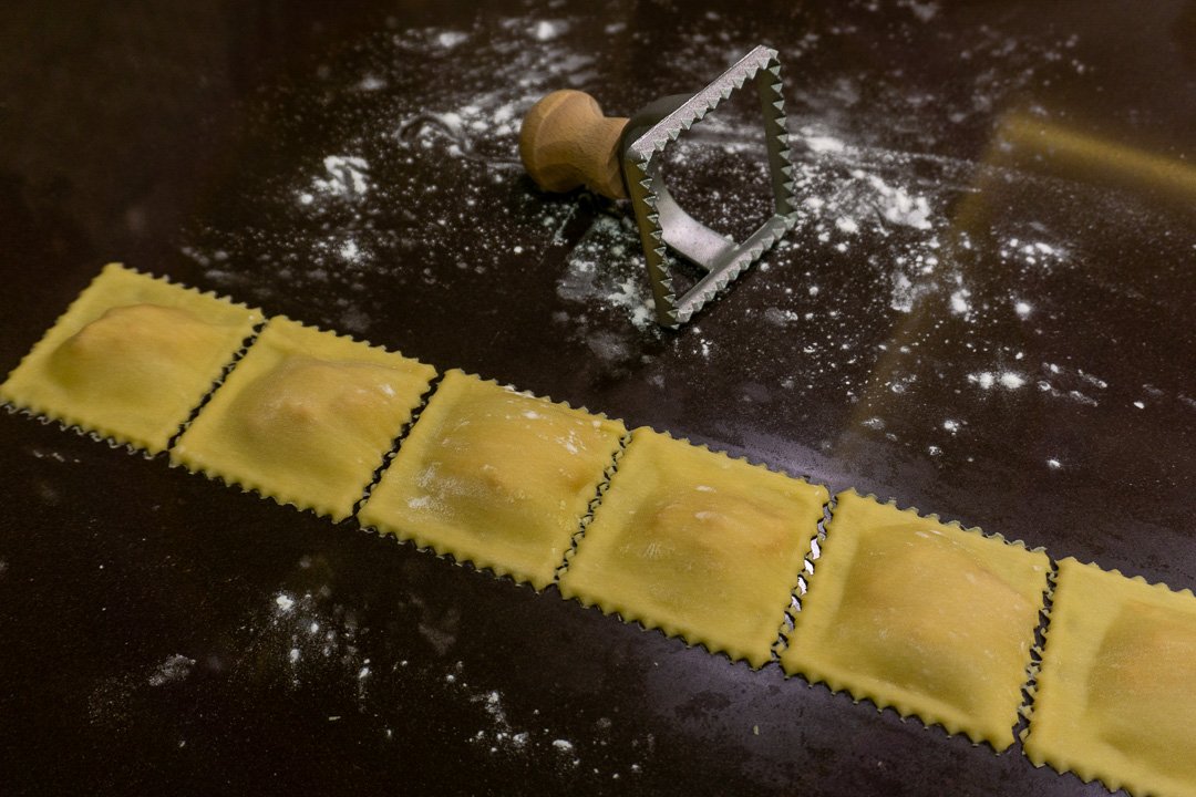 Fechando e cortando o ravioli
