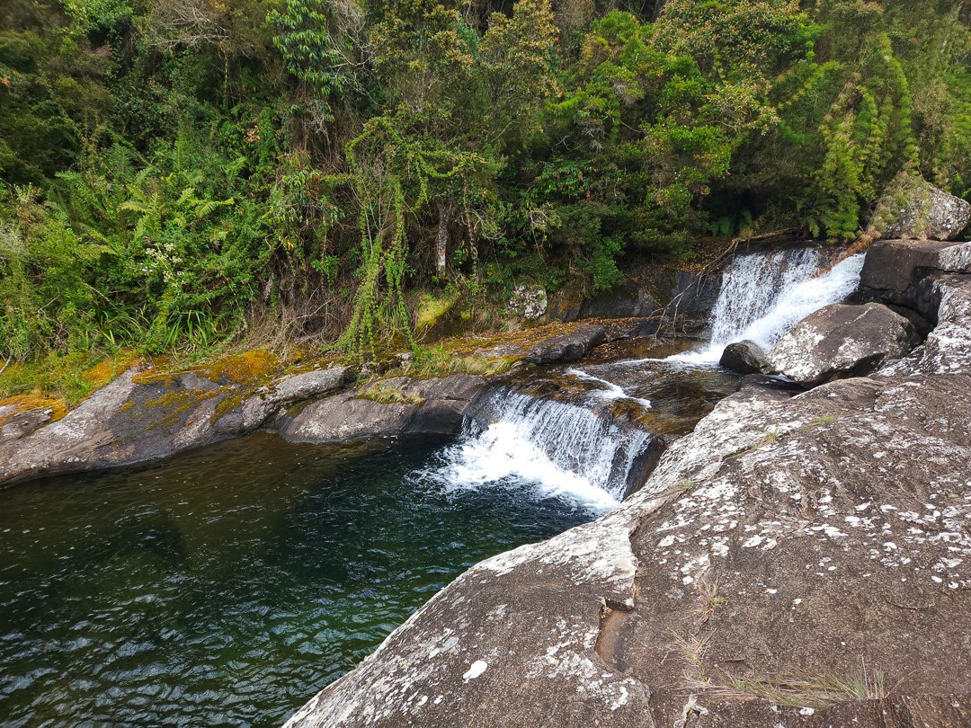 Cachoeira da Farofa, Pedra Menina.